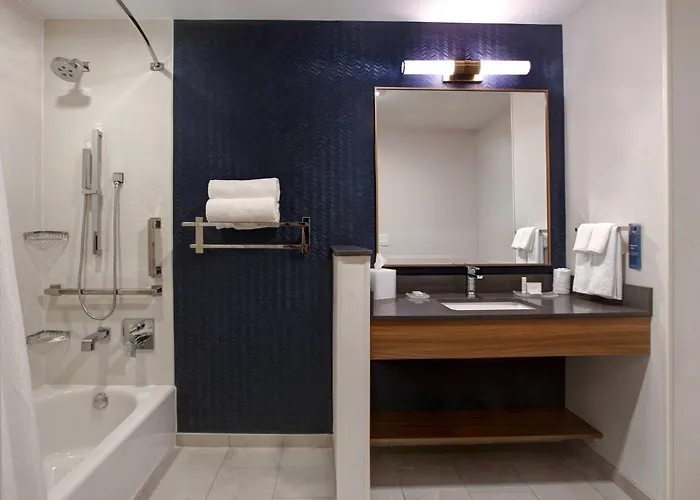 Hotel Fairfield & By Marriott Chicago