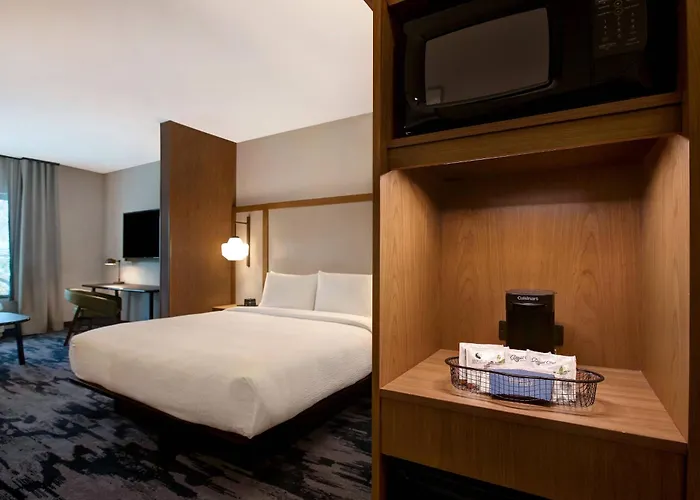 Fairfield & By Marriott Chicago Hotel Bolingbrook