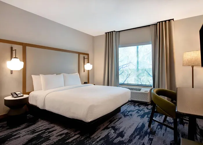 Hotel Fairfield & By Marriott Chicago
