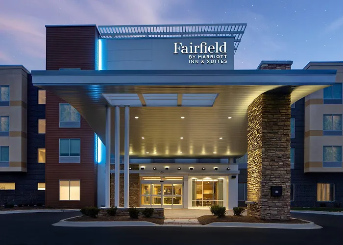 Hotel Fairfield & By Marriott Chicago 3*