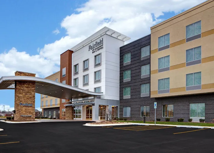 Fairfield & By Marriott Chicago 3*