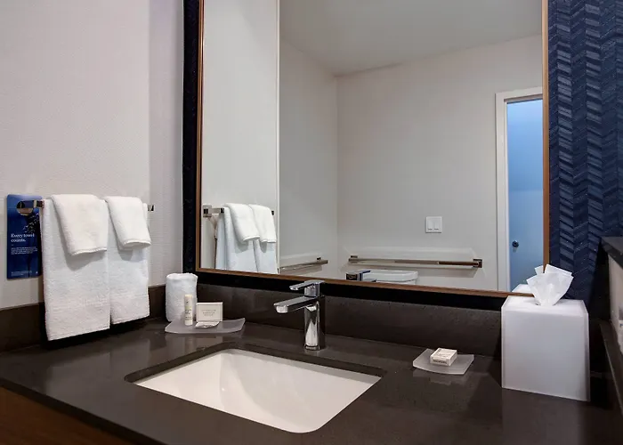 Fairfield & By Marriott Chicago 3*