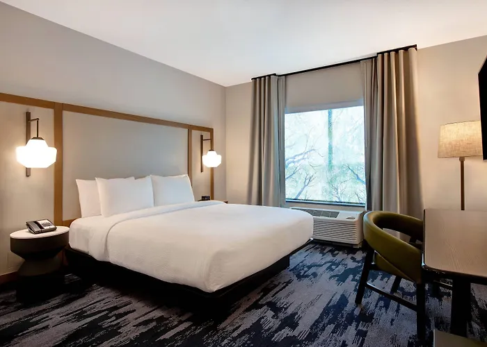 Hotel Fairfield & By Marriott Chicago Bolingbrook