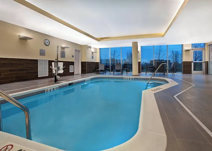 Hotel Fairfield & By Marriott Chicago