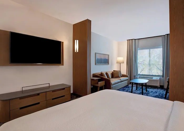 Hotel Fairfield & By Marriott Chicago 3*