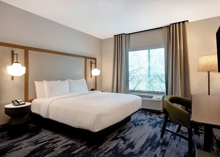 Hotel Fairfield & By Marriott Chicago 3*